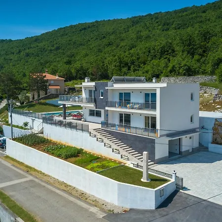 Maru By Briskva Vila *