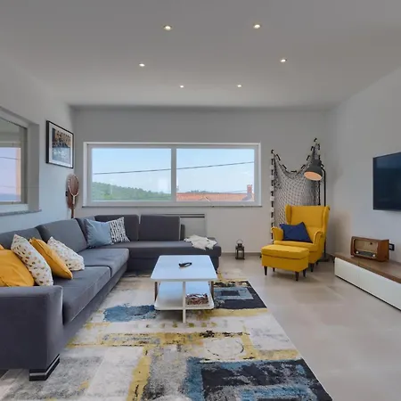 Maru By Briskva Vila *